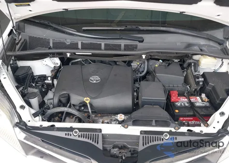 2019 Toyota Sienna Le 8 Passenger z USA, uszkodzony, nr VIN 5TDKZ3DC5KS970723
